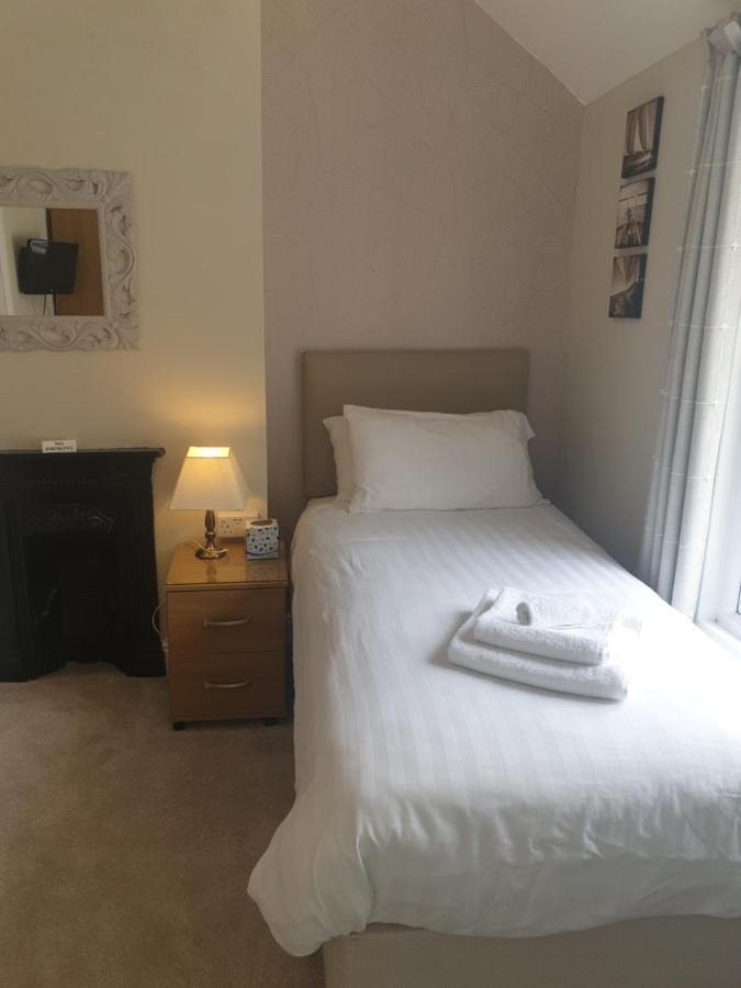 חלנדודנו Glascoed Guest House מראה חיצוני תמונה