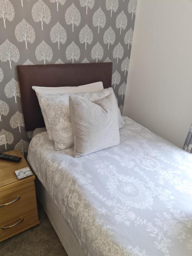 חלנדודנו Glascoed Guest House מראה חיצוני תמונה