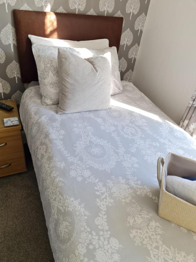 חלנדודנו Glascoed Guest House מראה חיצוני תמונה