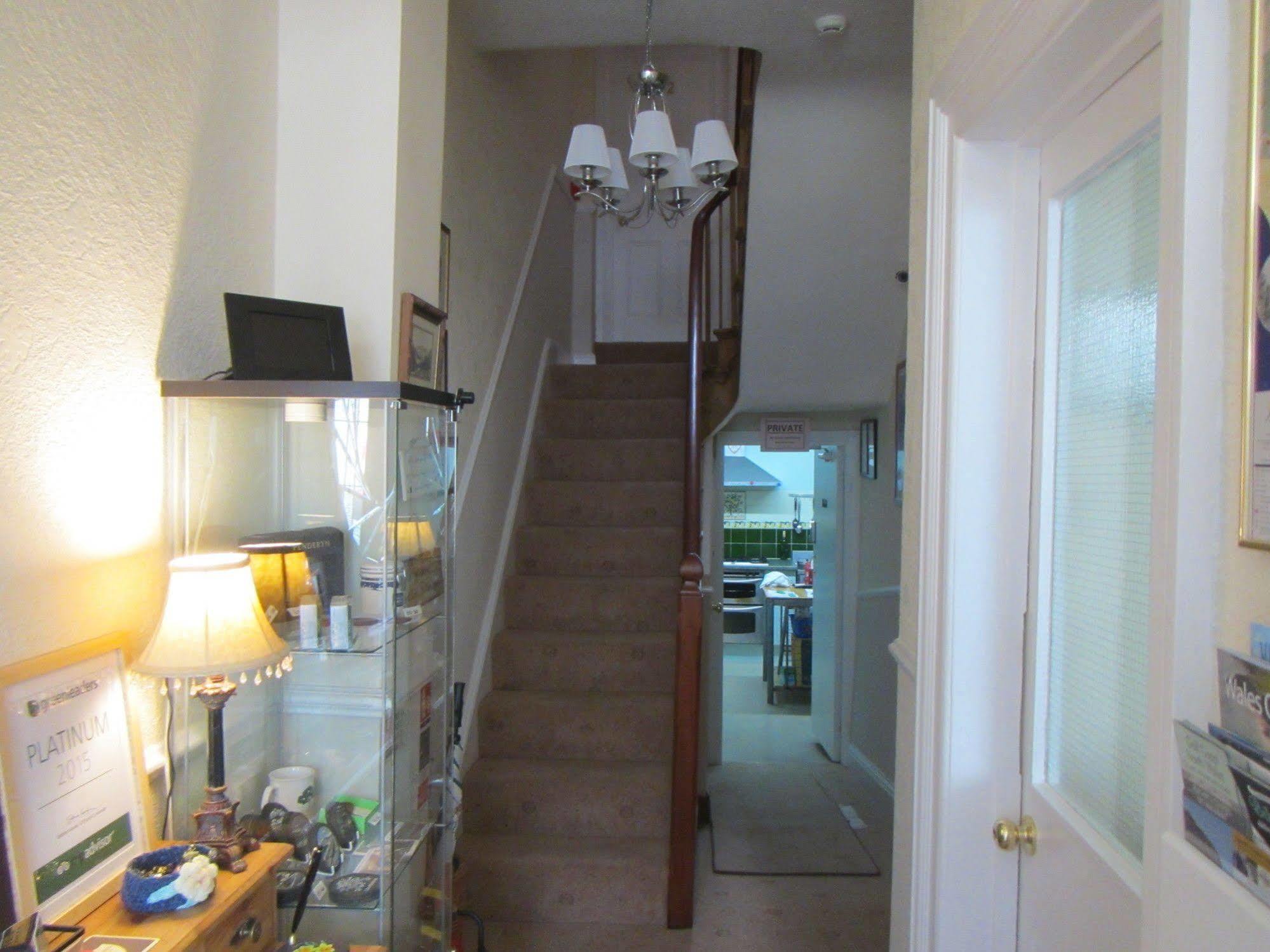 חלנדודנו Glascoed Guest House מראה חיצוני תמונה