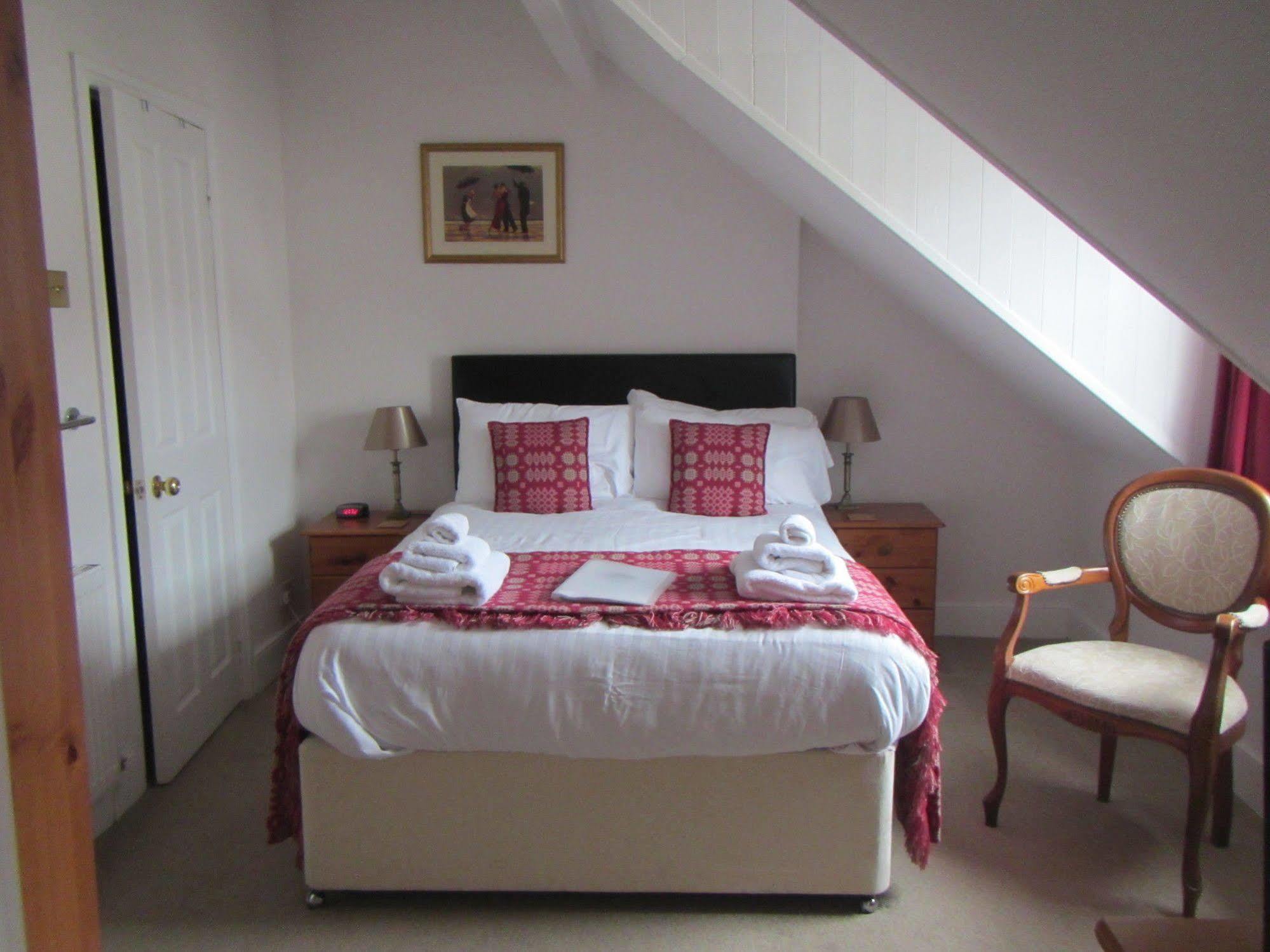חלנדודנו Glascoed Guest House מראה חיצוני תמונה
