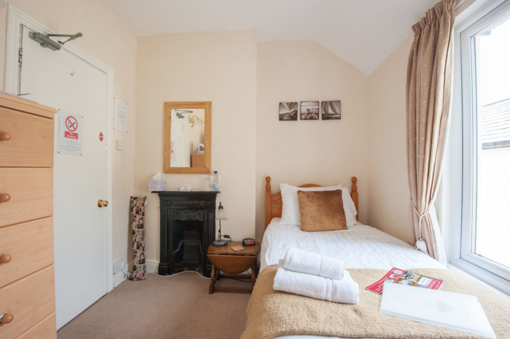 חלנדודנו Glascoed Guest House מראה חיצוני תמונה