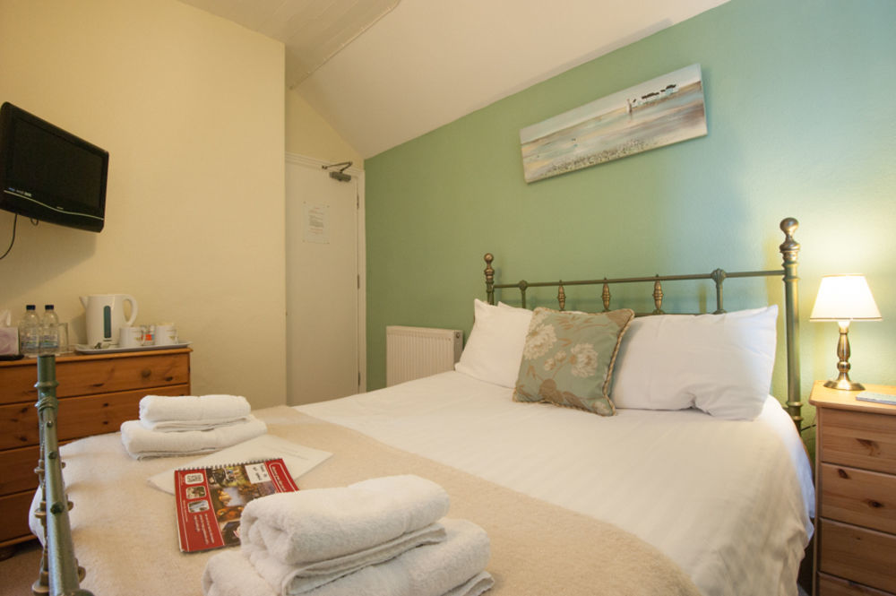 חלנדודנו Glascoed Guest House מראה חיצוני תמונה