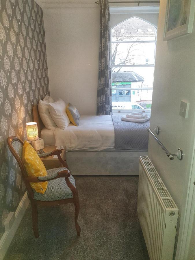 חלנדודנו Glascoed Guest House מראה חיצוני תמונה