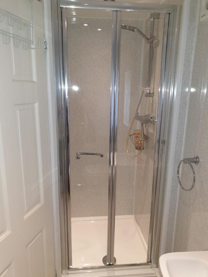 חלנדודנו Glascoed Guest House חדר תמונה