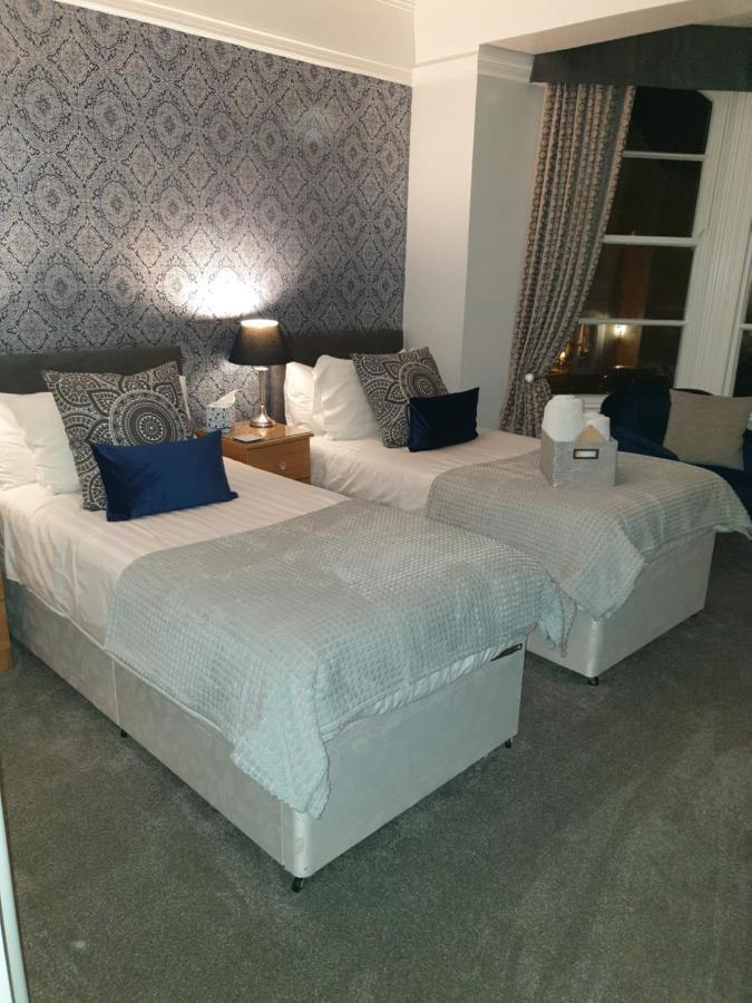 חלנדודנו Glascoed Guest House מראה חיצוני תמונה